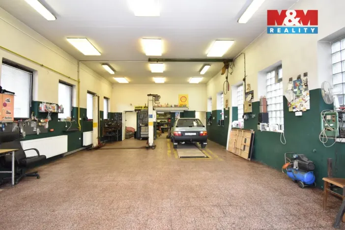 Prodej komerční nemovitosti, Libiš, 300 m2