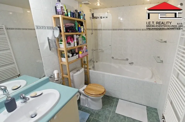 Pronájem bytu 3+1, Praha - Libeň, Společná, 66 m2