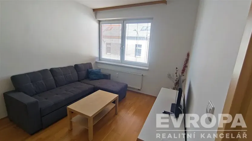 Pronájem bytu 2+1, Pardubice - Bílé Předměstí, Holubova, 62 m2