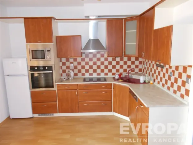 Pronájem bytu 2+1, Pardubice - Bílé Předměstí, Holubova, 62 m2