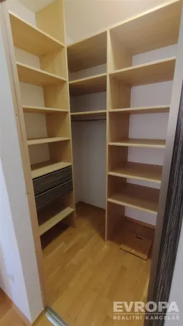 Pronájem bytu 2+1, Pardubice - Bílé Předměstí, Holubova, 62 m2