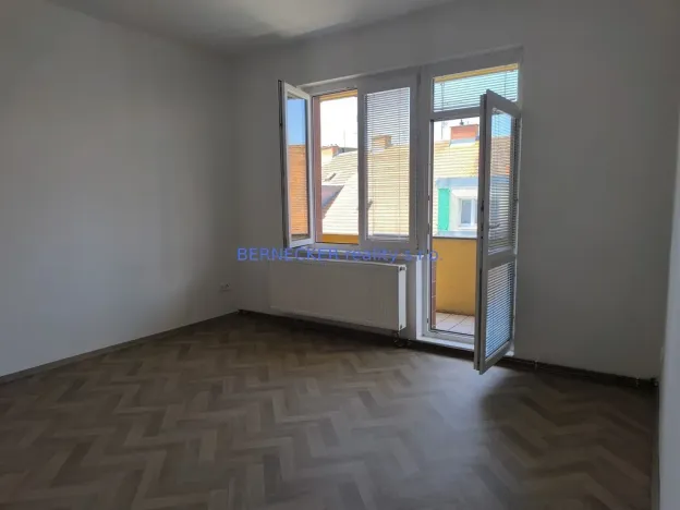 Pronájem bytu 2+1, Hradec Králové, Průmyslová, 98 m2