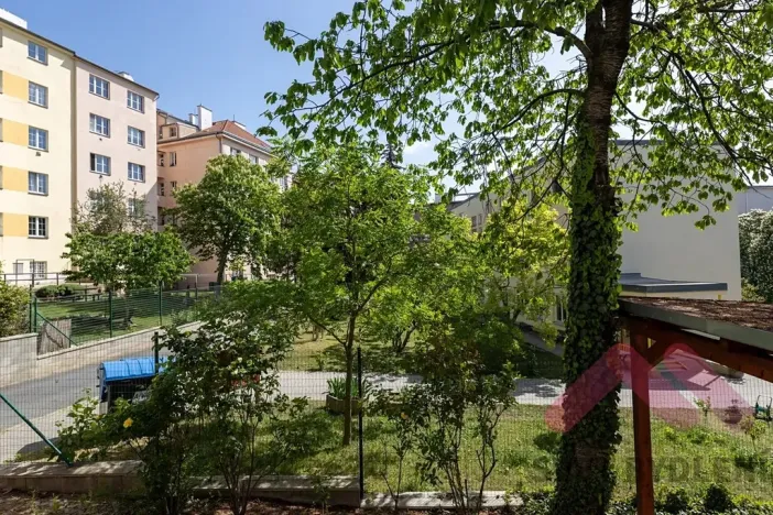 Pronájem bytu 1+kk, Praha - Vršovice, Tolstého, 28 m2