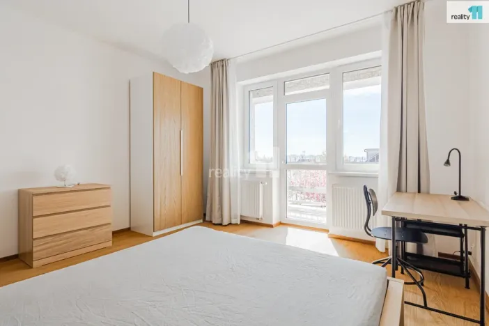 Pronájem atypického bytu, Praha - Strašnice, U krbu, 17 m2