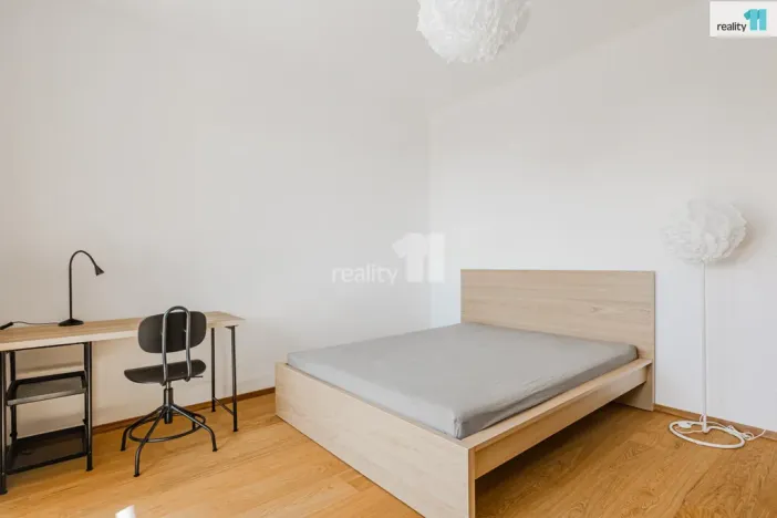 Pronájem atypického bytu, Praha - Strašnice, U krbu, 17 m2