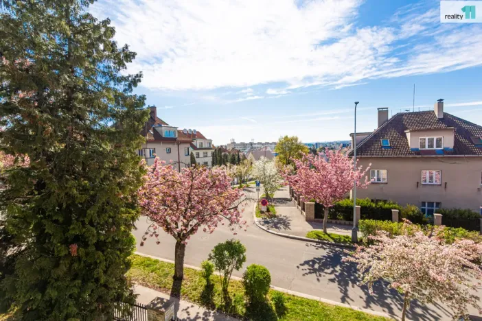 Pronájem atypického bytu, Praha - Strašnice, U krbu, 17 m2
