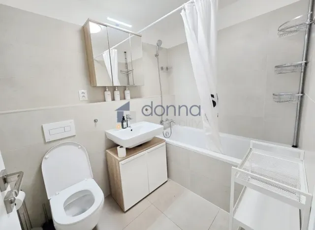 Pronájem bytu 2+kk, Praha, Nekvasilova, 62 m2
