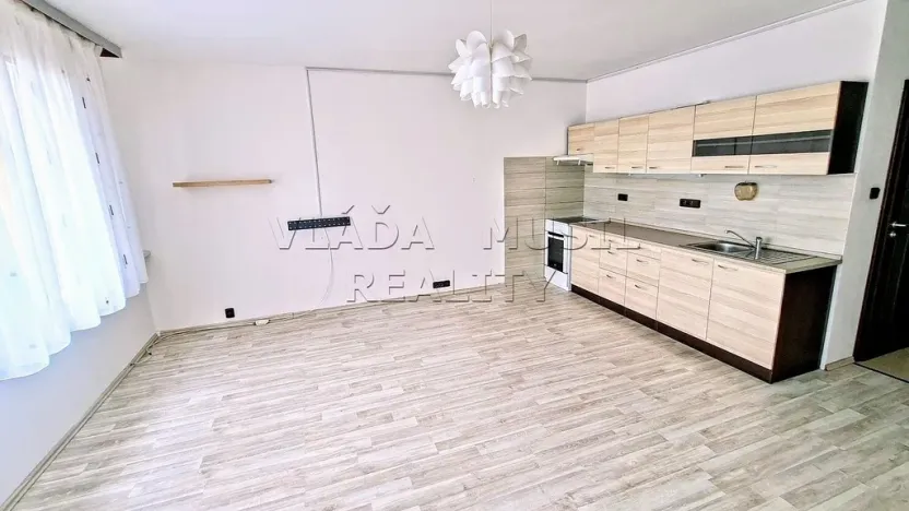 Pronájem bytu 2+kk, Praha - Kamýk, Zárubova, 42 m2