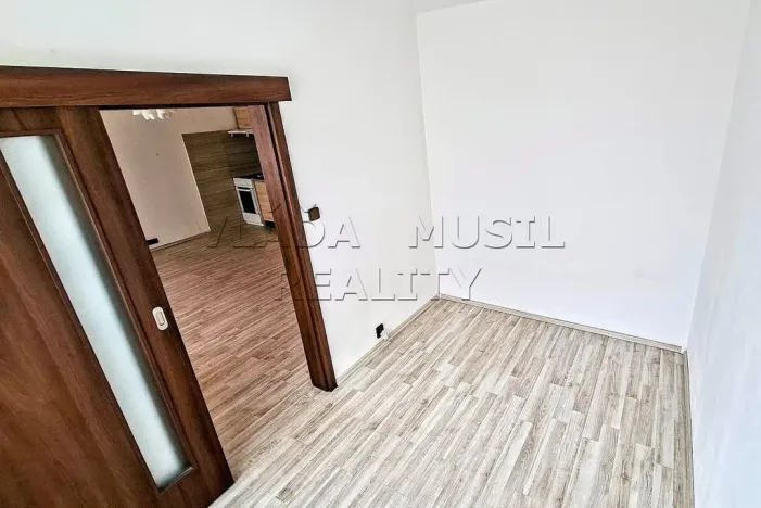 Pronájem bytu 2+kk, Praha - Kamýk, Zárubova, 42 m2