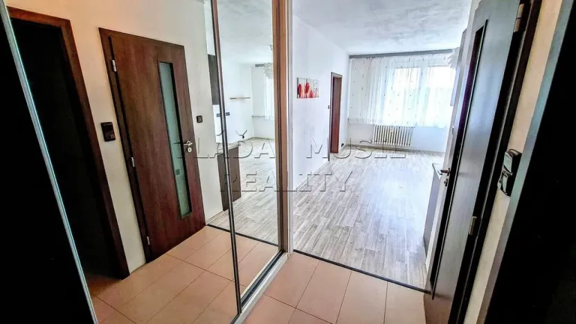 Pronájem bytu 2+kk, Praha - Kamýk, Zárubova, 42 m2