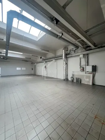 Pronájem výrobních prostor, Praha - Vršovice, U seřadiště, 188 m2