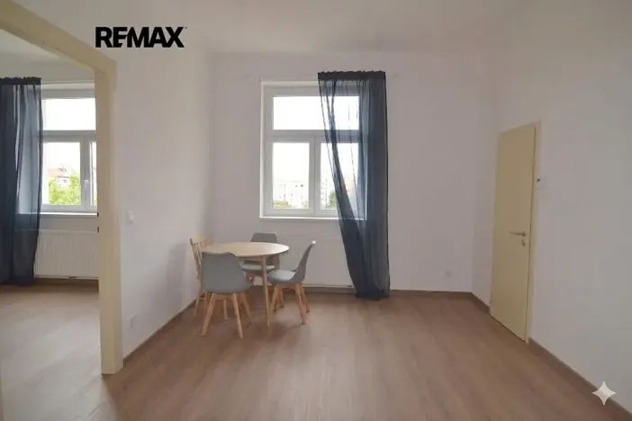 Pronájem bytu 2+kk, Praha - Žižkov, Jeseniova, 48 m2