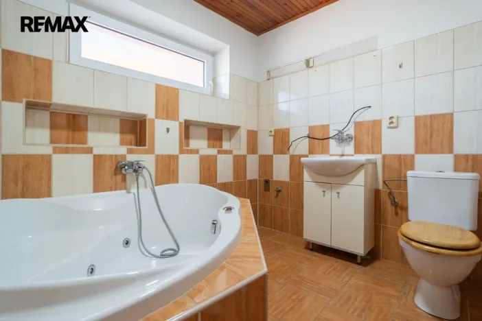 Prodej rodinného domu, Třebíč - Stařečka, Sucheniova, 200 m2