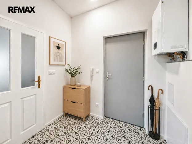 Pronájem bytu 1+kk, Praha - Břevnov, Radimova, 28 m2