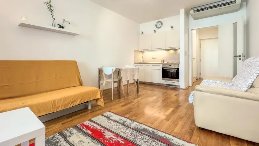 Pronájem bytu 1+kk, Praha - Žižkov, Havlíčkovo náměstí, 29 m2