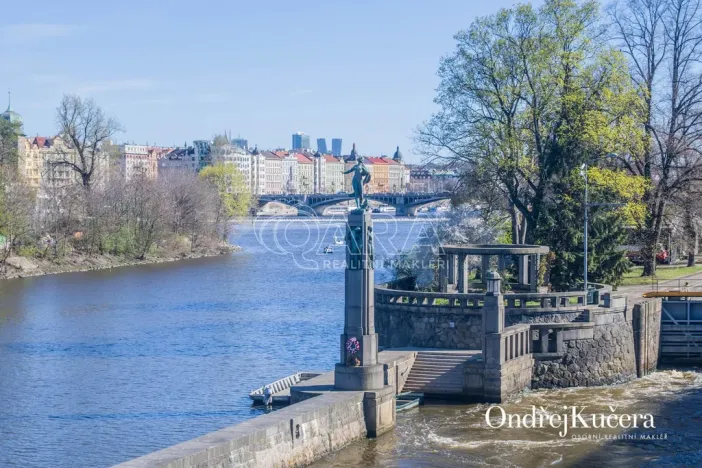 Prodej bytu 3+1, Praha - Malá Strana, Mělnická, 90 m2