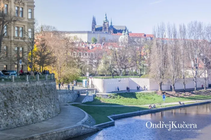Prodej bytu 3+1, Praha - Malá Strana, Mělnická, 90 m2