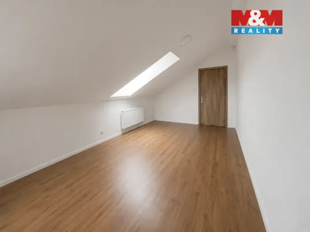 Pronájem bytu 3+1, Veltrusy, Douchova, 97 m2