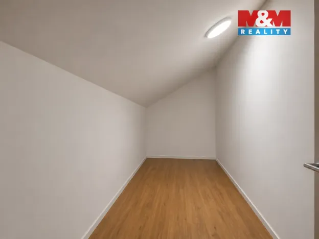 Pronájem bytu 3+1, Veltrusy, Douchova, 97 m2