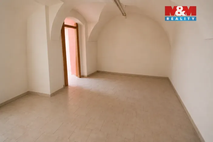 Prodej atypického bytu, Olomouc - Svatý Kopeček, nám. Sadové, 70 m2