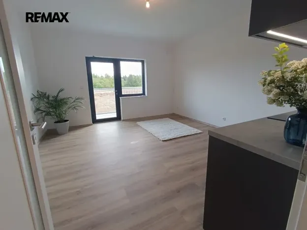 Pronájem bytu 1+kk, Praha - Uhříněves, Douchova, 35 m2