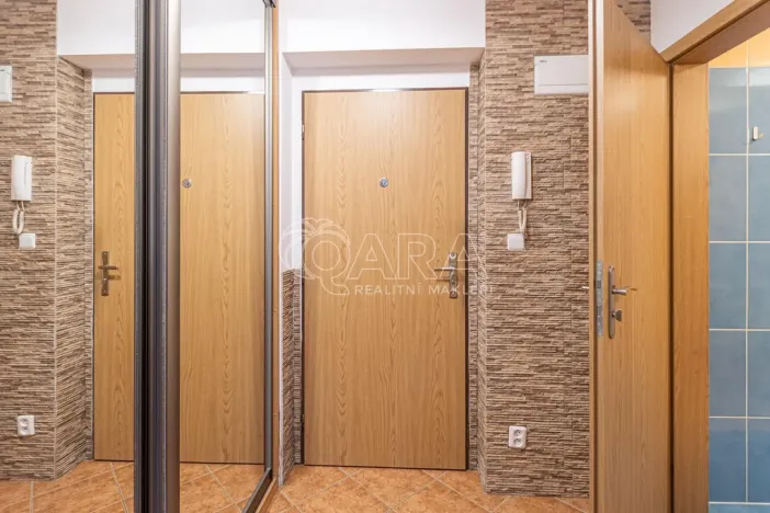 Pronájem bytu 1+kk, Praha - Černý Most, Dobrovolného, 35 m2
