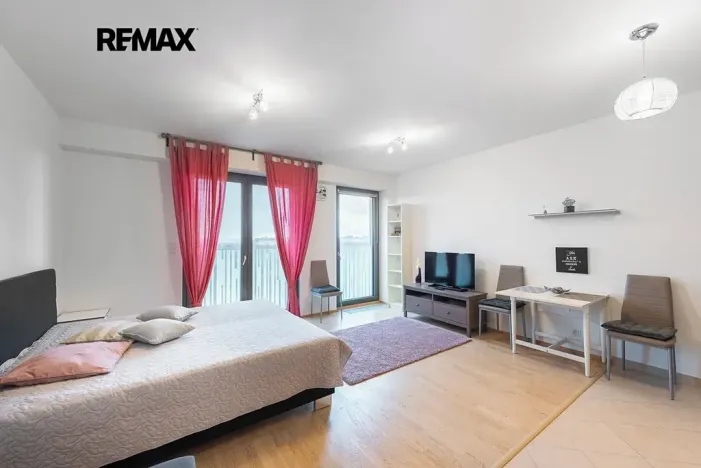 Pronájem bytu 1+kk, Praha - Žižkov, Olšanská, 37 m2