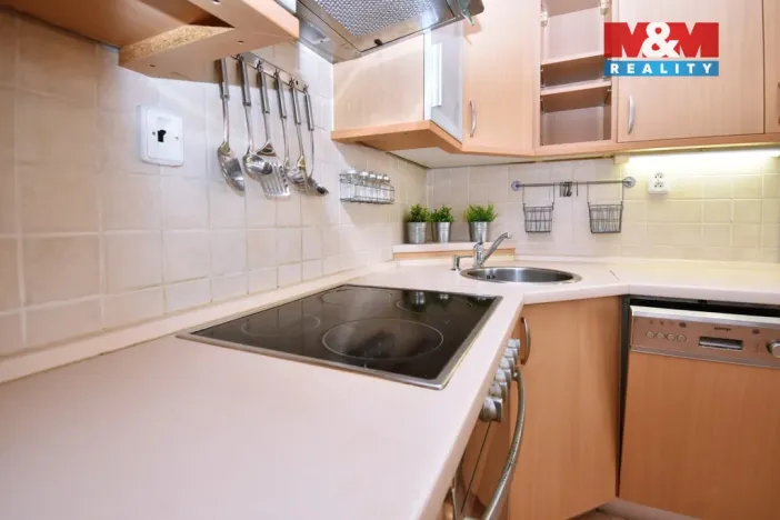 Pronájem bytu 2+kk, Praha - Dolní Chabry, Spořická, 55 m2