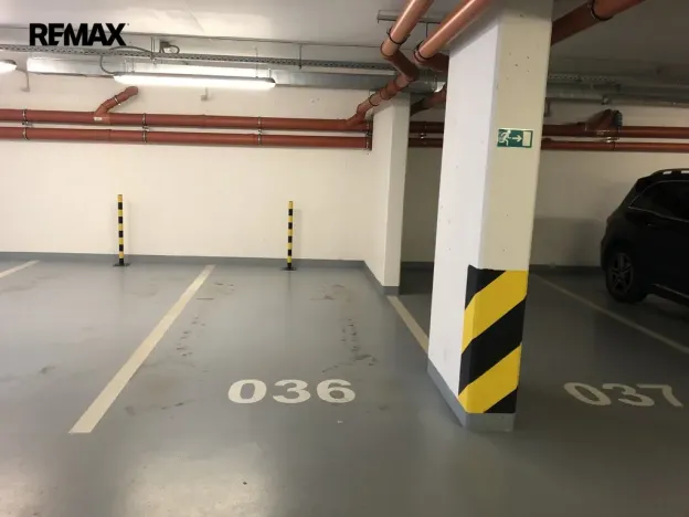 Pronájem garážového stání, Praha - Smíchov, U Nikolajky, 15 m2