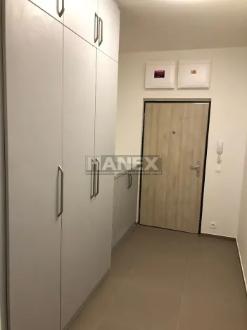 Pronájem bytu 2+kk, Praha - Hloubětín, Saarinenova, 61 m2