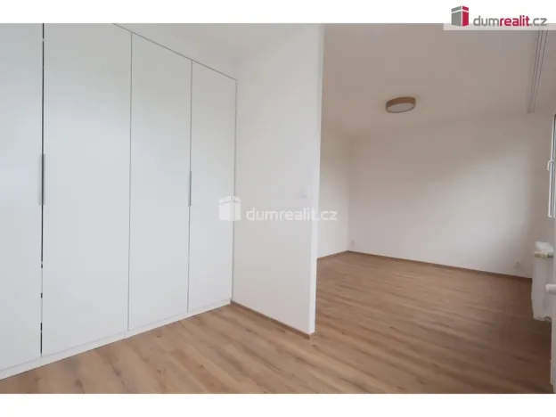 Pronájem bytu 2+kk, Praha - Prosek, Veltruská, 60 m2