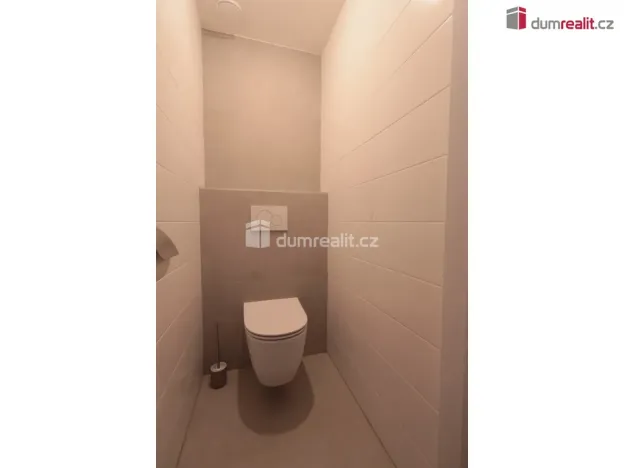 Pronájem bytu 2+kk, Praha - Prosek, Veltruská, 60 m2