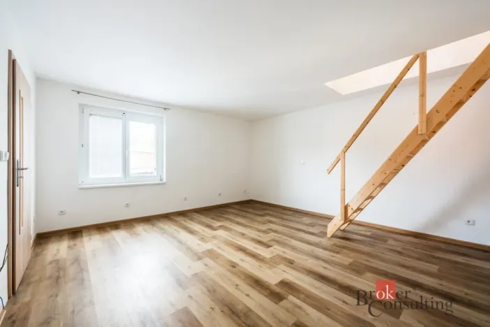 Prodej bytu 2+kk, Hoštice, 76 m2