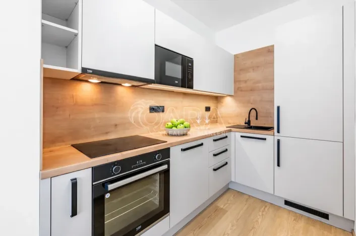 Pronájem bytu 2+kk, Praha - Karlín, Pobřežní, 32 m2