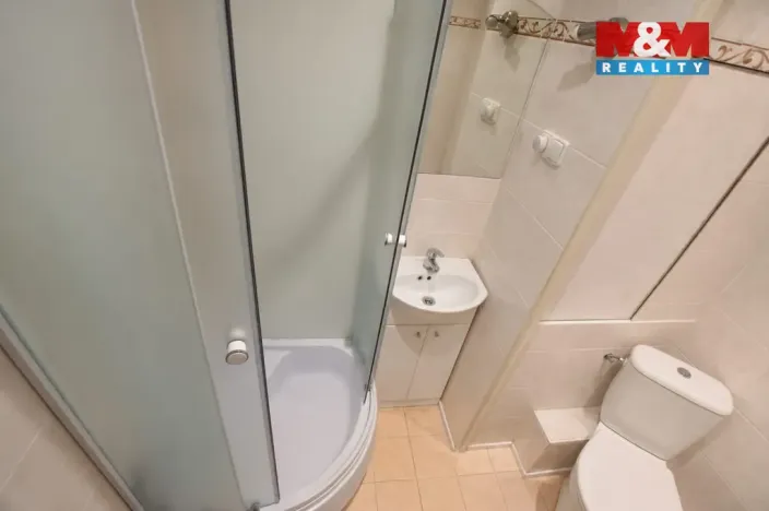 Pronájem bytu 2+kk, Hradec Králové - Nový Hradec Králové, Brožíkova, 34 m2