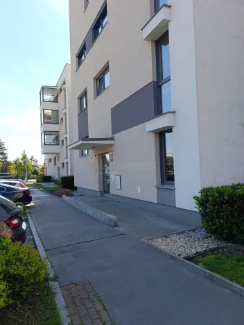 Pronájem bytu 1+kk, Praha, Freiwaldova, 37 m2