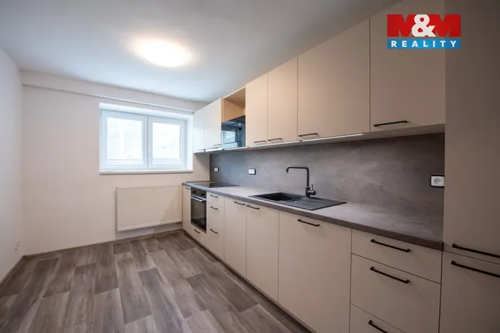 Pronájem bytu 2+1, Hradec Králové - Věkoše, Lomená, 58 m2