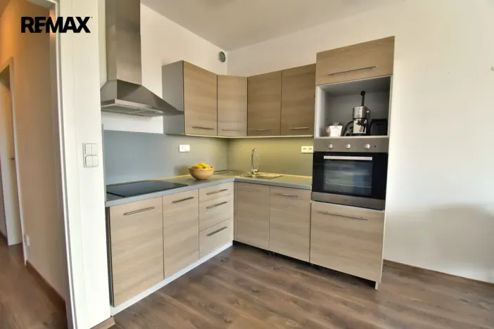 Pronájem bytu 1+kk, Hradec Králové - Třebeš, Ve Stromovce, 32 m2