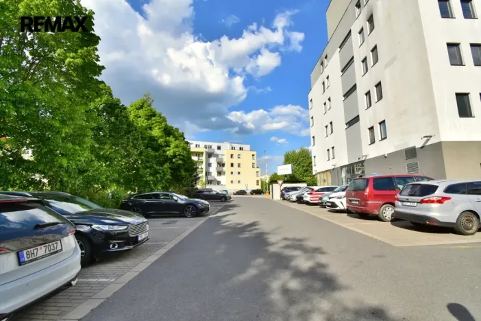 Pronájem bytu 1+kk, Hradec Králové - Třebeš, Ve Stromovce, 32 m2