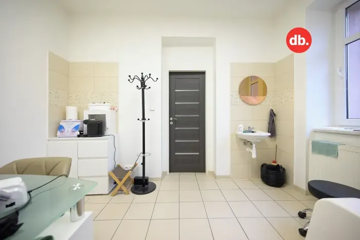Pronájem obchodního prostoru, Karlovy Vary, Nejdecká, 16 m2