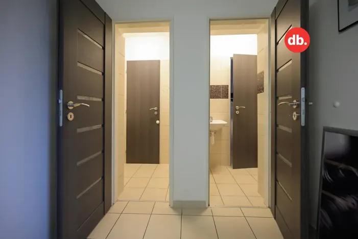 Pronájem obchodního prostoru, Karlovy Vary, Nejdecká, 16 m2