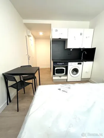Pronájem bytu 1+kk, Praha - Vysočany, U vinných sklepů, 20 m2