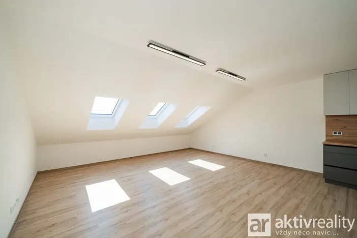 Pronájem bytu 2+kk, Ovčáry, Na Bulánce, 62 m2