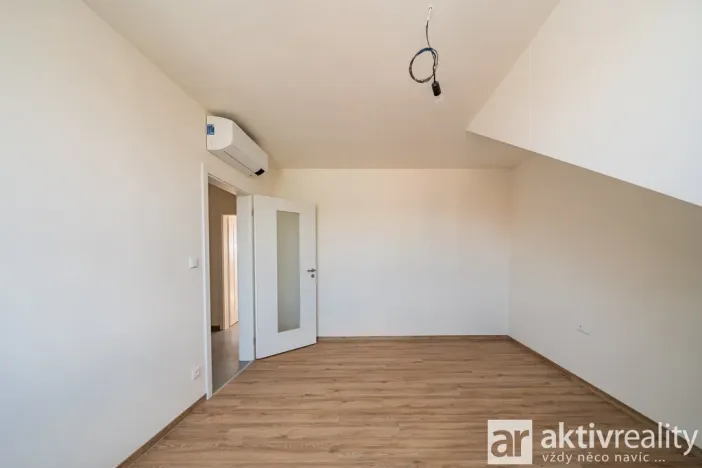 Pronájem bytu 2+kk, Ovčáry, Na Bulánce, 62 m2