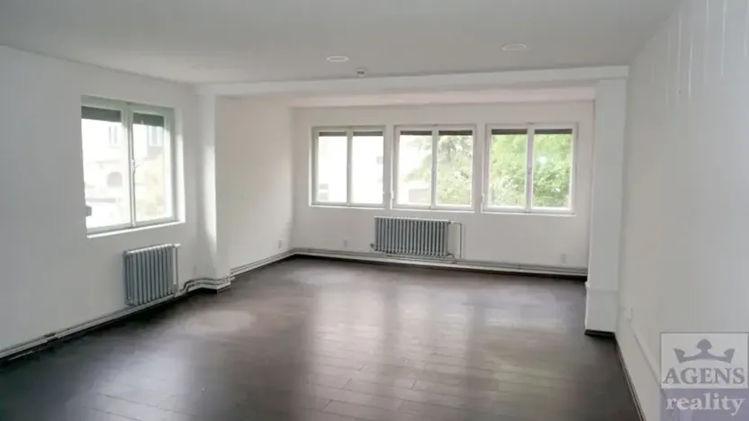 Pronájem kanceláře, Praha - Holešovice, Dobrovského, 362 m2