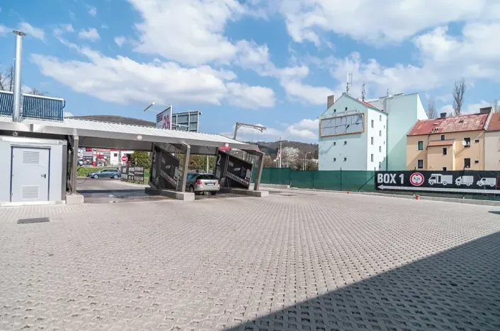 Prodej komerční nemovitosti, Ústí nad Labem, U Podjezdu, 2500 m2