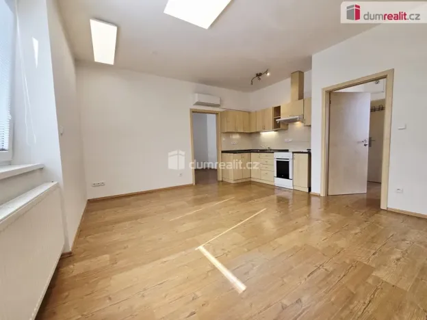 Pronájem bytu 2+kk, Praha - Hloubětín, V chaloupkách, 45 m2