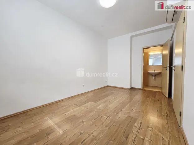 Pronájem bytu 2+kk, Praha - Hloubětín, V chaloupkách, 45 m2