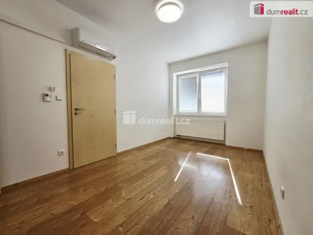 Pronájem bytu 2+kk, Praha - Hloubětín, V chaloupkách, 45 m2