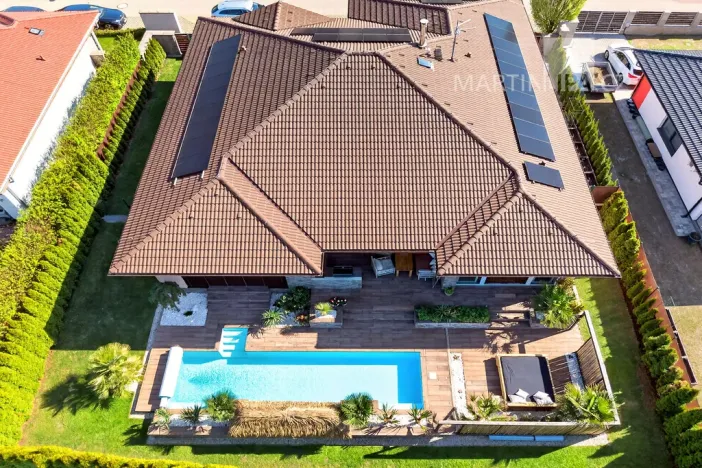 Prodej rodinného domu, Veleň, 224 m2